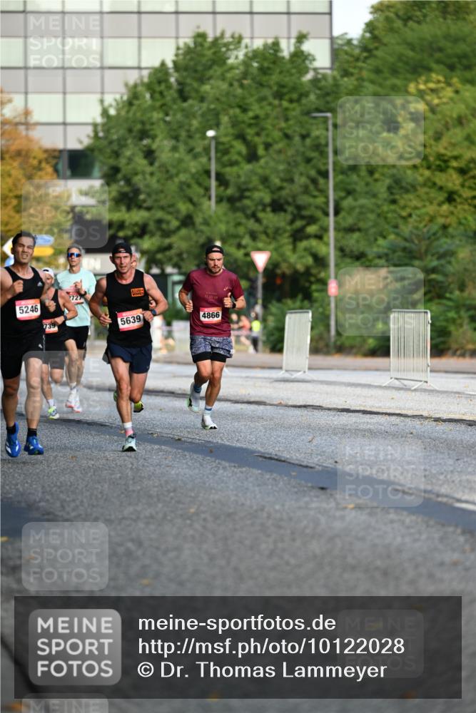 06.09.2026 - CURREX Alsterlauf Dr. Thomas Lammeyer http://msf.ph/oto/10122028 06.09.2026 09:36:49 Laufen 5246, 739, 2727, 5639, 4866 meine-sportfotos.de