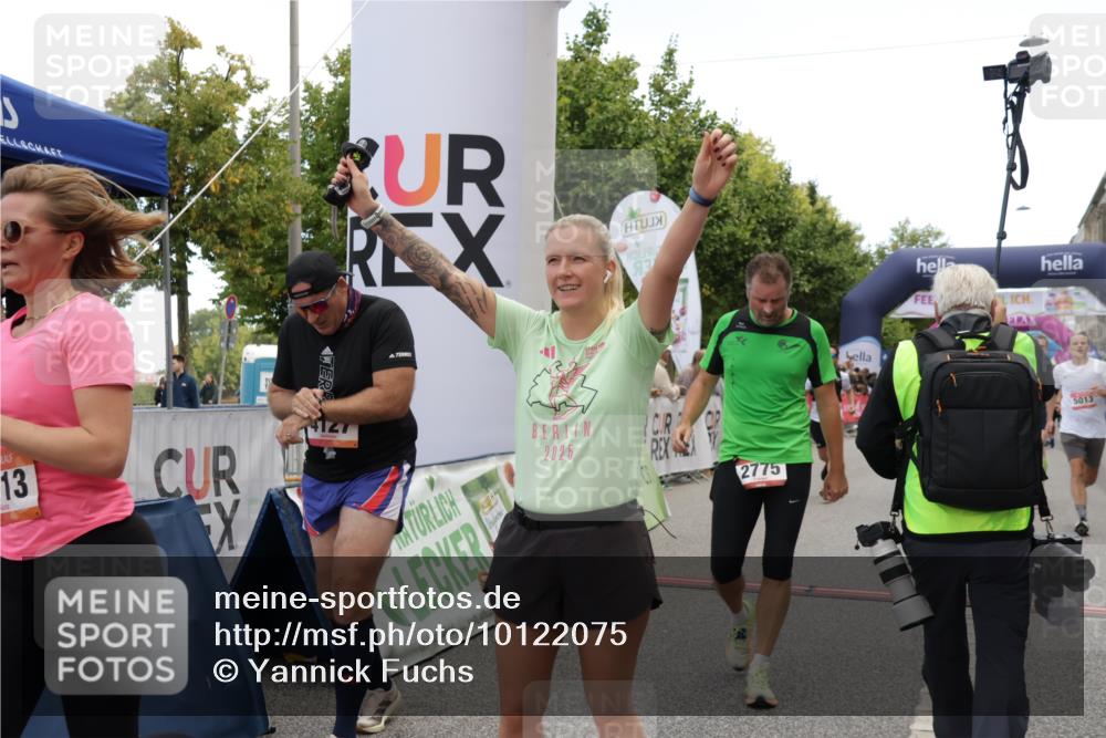 06.09.2026 - CURREX Alsterlauf Yannick Fuchs http://msf.ph/oto/10122075 06.09.2026 10:02:03 Ziel 2113, 2775, 3090, 3547, 3585, 3883, 4127, 5013, 5265, 5466, 5485, 5769, 5899, 6208, 8096 meine-sportfotos.de