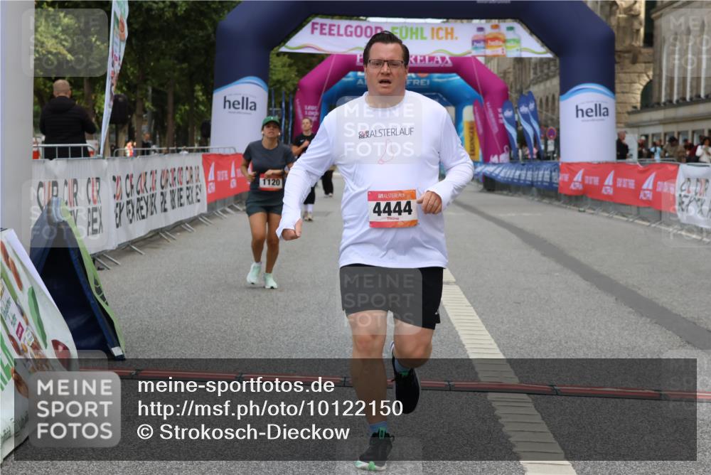 06.09.2026 - CURREX Alsterlauf Strokosch-Dieckow http://msf.ph/oto/10122150 06.09.2026 12:06:10 Ziel 1120, 1205, 1206, 4444 meine-sportfotos.de