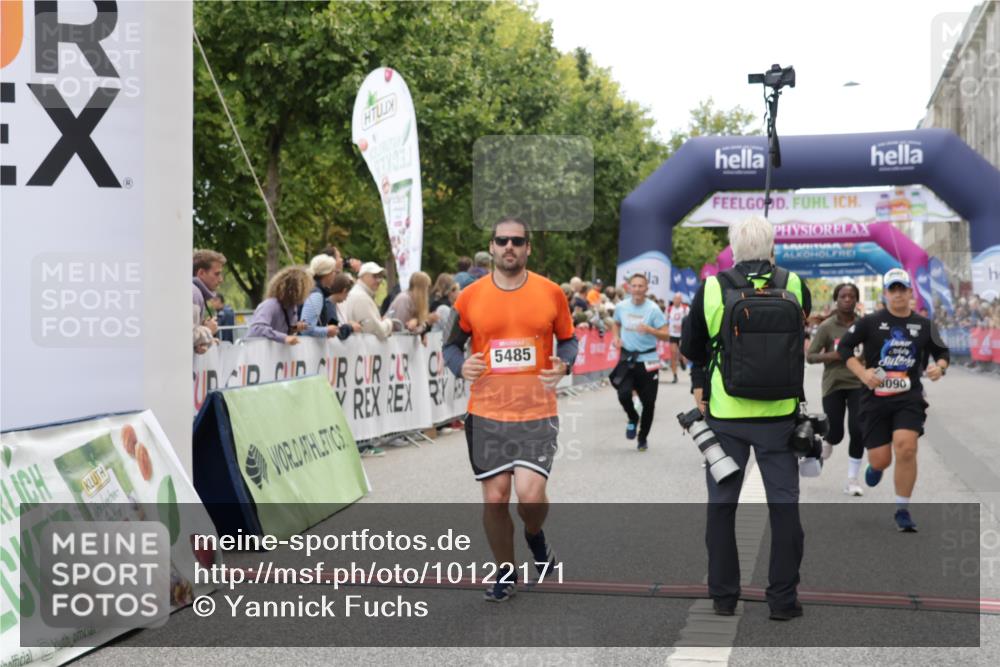 06.09.2026 - CURREX Alsterlauf Yannick Fuchs http://msf.ph/oto/10122171 06.09.2026 10:02:07 Ziel 2113, 2513, 2775, 3090, 3547, 3585, 3800, 3883, 4097, 4127, 4734, 5013, 5466, 5485, 5769, 6208, 8175 meine-sportfotos.de