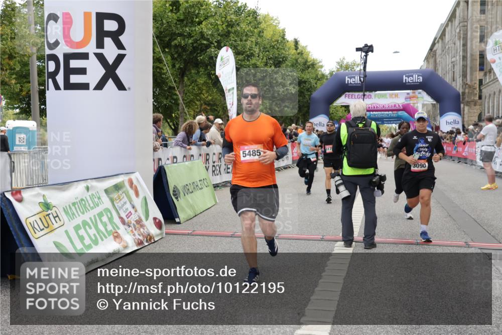 06.09.2026 - CURREX Alsterlauf Yannick Fuchs http://msf.ph/oto/10122195 06.09.2026 10:02:08 Ziel 2113, 2513, 2775, 3090, 3547, 3585, 3800, 3883, 4097, 4734, 5013, 5466, 5485, 5728, 5769, 6208, 8175 meine-sportfotos.de