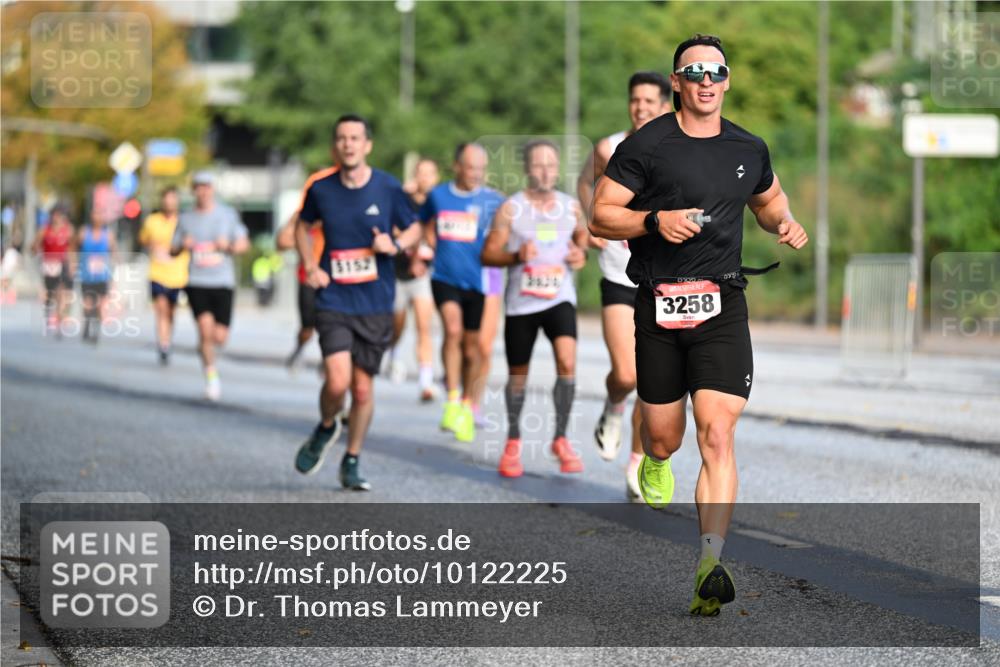 06.09.2026 - CURREX Alsterlauf Dr. Thomas Lammeyer http://msf.ph/oto/10122225 06.09.2026 09:37:15 Laufen 3258 meine-sportfotos.de