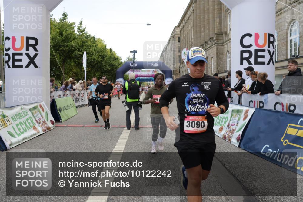 06.09.2026 - CURREX Alsterlauf Yannick Fuchs http://msf.ph/oto/10122242 06.09.2026 10:02:10 Ziel 2389, 2513, 2700, 3090, 3547, 3728, 3800, 3883, 4097, 4734, 5013, 5109, 5466, 5485, 5728, 8175 meine-sportfotos.de