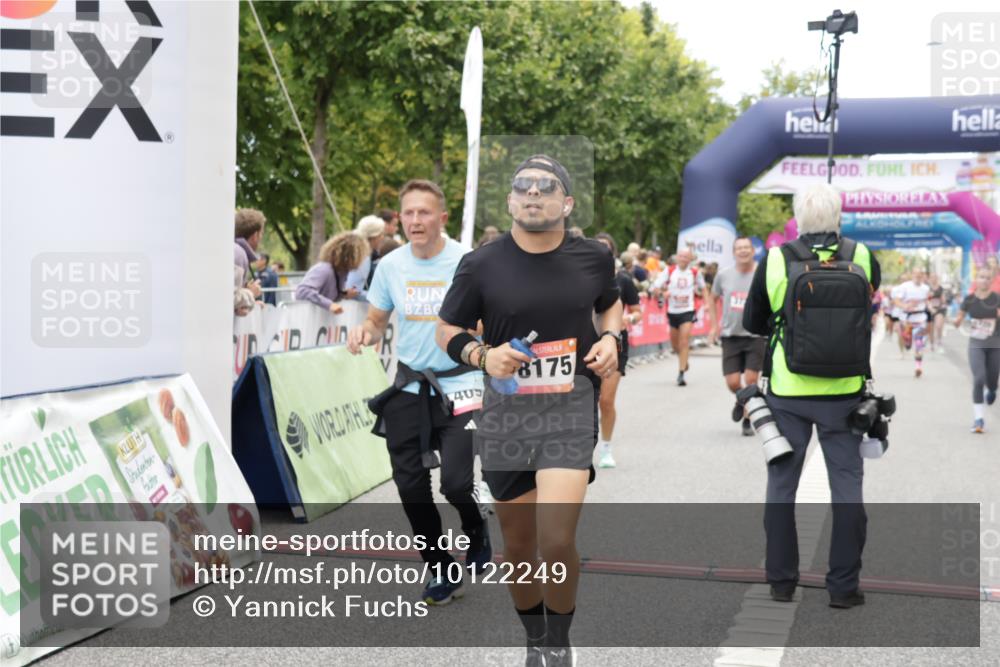 06.09.2026 - CURREX Alsterlauf Yannick Fuchs http://msf.ph/oto/10122249 06.09.2026 10:02:10 Ziel 2389, 2513, 2700, 3090, 3547, 3728, 3800, 3883, 4097, 4734, 5013, 5109, 5466, 5485, 5728, 8175 meine-sportfotos.de