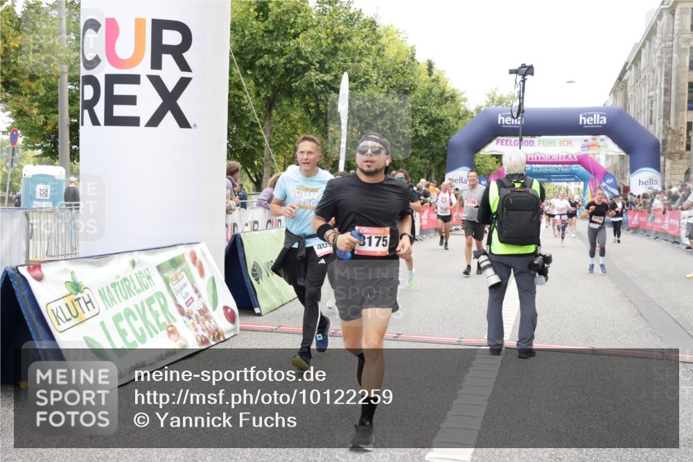 06.09.2026 - CURREX Alsterlauf Yannick Fuchs http://msf.ph/oto/10122259 06.09.2026 10:02:11 Ziel 2389, 2513, 2700, 3090, 3547, 3728, 3800, 3883, 4097, 4734, 5013, 5109, 5466, 5485, 5728, 6383, 8175 meine-sportfotos.de