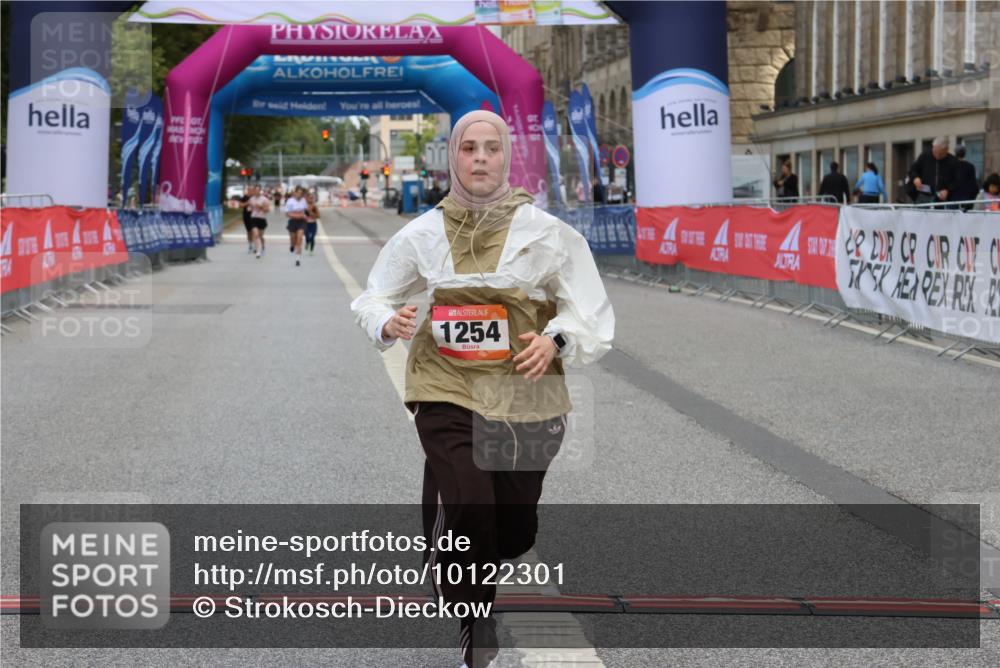 06.09.2026 - CURREX Alsterlauf Strokosch-Dieckow http://msf.ph/oto/10122301 06.09.2026 12:06:22 Ziel 1200, 1215, 1254, 1266 meine-sportfotos.de