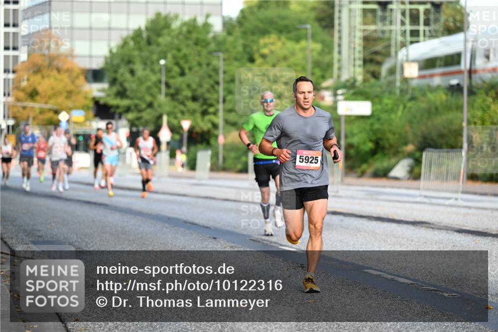 06.09.2026 - CURREX Alsterlauf Dr. Thomas Lammeyer http://msf.ph/oto/10122316 06.09.2026 09:37:30 Laufen 5925 meine-sportfotos.de