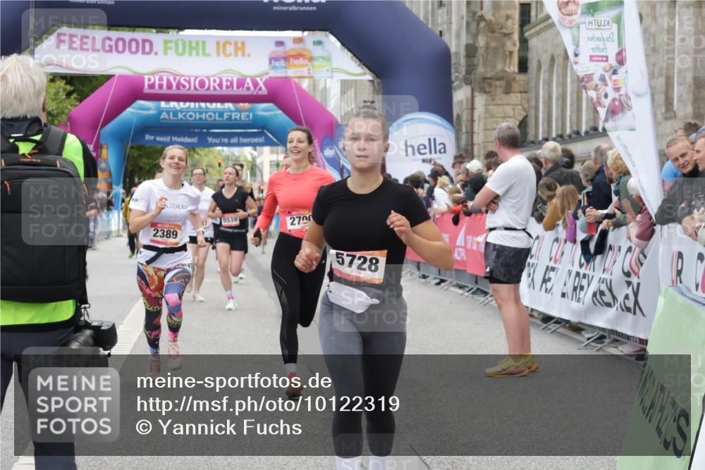 06.09.2026 - CURREX Alsterlauf Yannick Fuchs http://msf.ph/oto/10122319 06.09.2026 10:02:13 Ziel 2389, 2513, 2700, 3090, 3728, 3800, 4097, 4734, 5109, 5485, 5539, 5540, 5728, 6383, 8175 meine-sportfotos.de