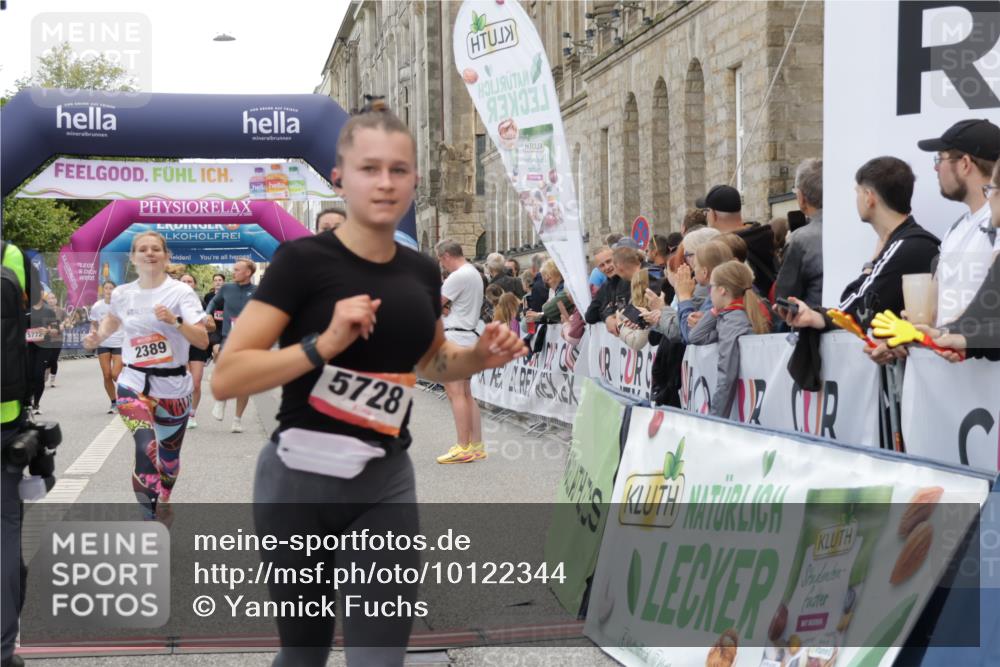 06.09.2026 - CURREX Alsterlauf Yannick Fuchs http://msf.ph/oto/10122344 06.09.2026 10:02:14 Ziel 2389, 2513, 2700, 3090, 3613, 3728, 3800, 4097, 4459, 4734, 4872, 5109, 5485, 5539, 5540, 5728, 6207, 6383, 8175 meine-sportfotos.de