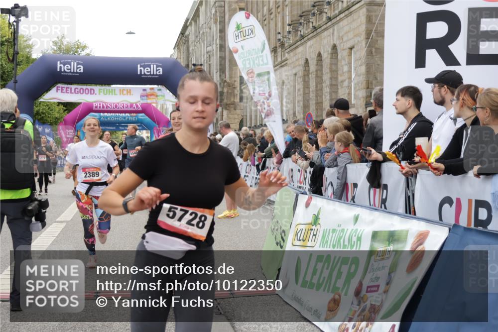 06.09.2026 - CURREX Alsterlauf Yannick Fuchs http://msf.ph/oto/10122350 06.09.2026 10:02:14 Ziel 2389, 2513, 2700, 3090, 3613, 3728, 3800, 4097, 4459, 4734, 4872, 5109, 5485, 5539, 5540, 5728, 6207, 6383, 8175 meine-sportfotos.de