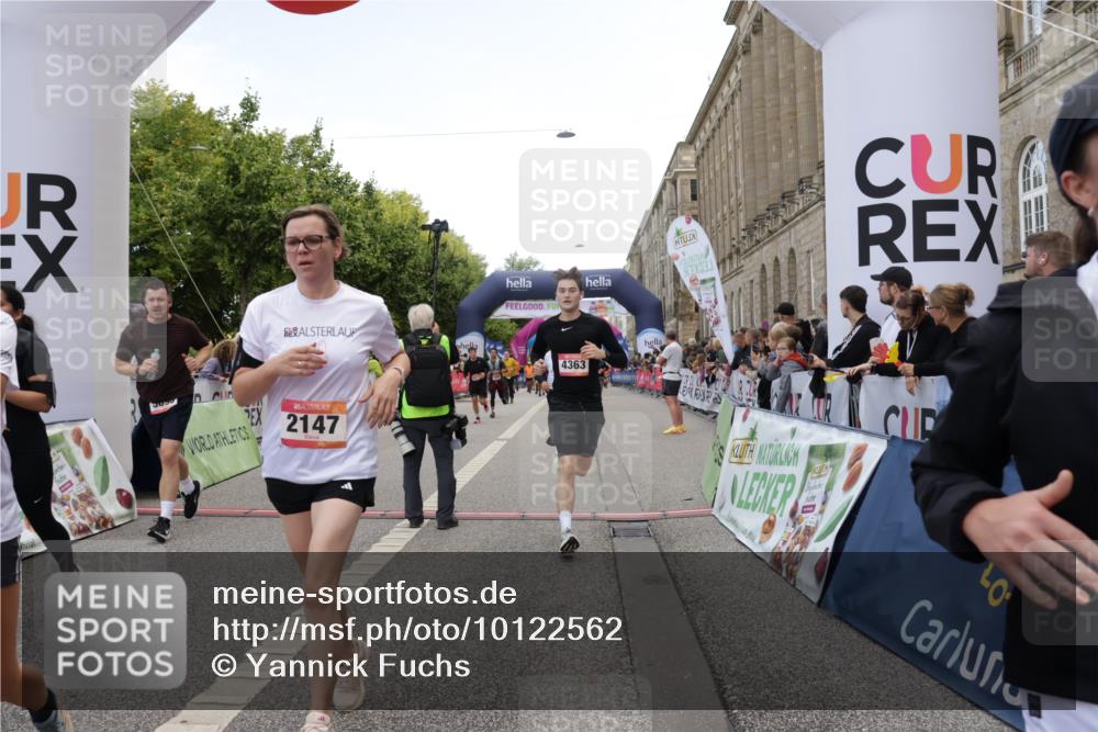 06.09.2026 - CURREX Alsterlauf Yannick Fuchs http://msf.ph/oto/10122562 06.09.2026 10:02:21 Ziel 2147, 2389, 2700, 3447, 3613, 3728, 4363, 4459, 4817, 4872, 5075, 5079, 5109, 5328, 5539, 5540, 5655, 5772, 5893, 6207, 6383 meine-sportfotos.de
