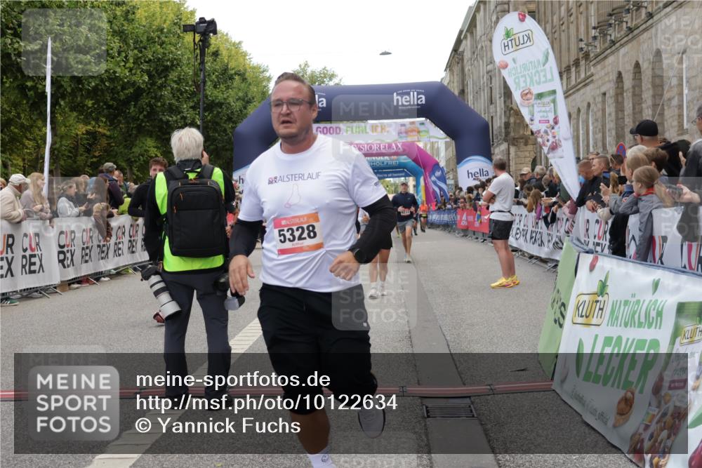 06.09.2026 - CURREX Alsterlauf Yannick Fuchs http://msf.ph/oto/10122634 06.09.2026 10:02:23 Ziel 2147, 2817, 3447, 3613, 4363, 4459, 4817, 4872, 5075, 5079, 5328, 5539, 5540, 5655, 5772, 5893, 6207, 6233, 6383 meine-sportfotos.de