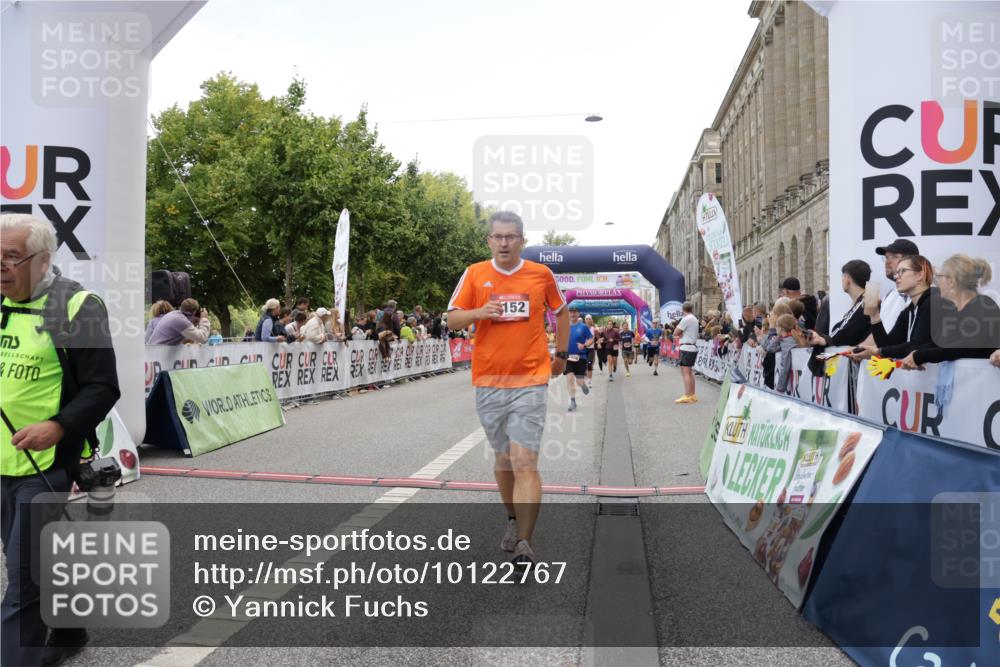 06.09.2026 - CURREX Alsterlauf Yannick Fuchs http://msf.ph/oto/10122767 06.09.2026 10:02:29 Ziel 2486, 2488, 2817, 2886, 3062, 3447, 3790, 3858, 3882, 4817, 5075, 5079, 5328, 5517, 5655, 6152, 6174, 6233, 8331 meine-sportfotos.de