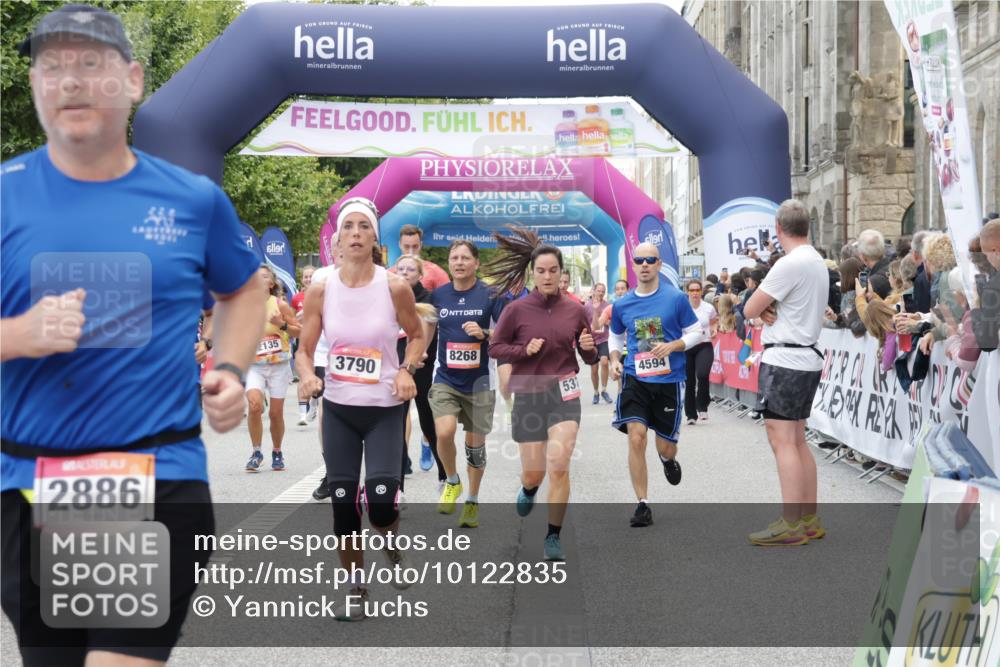 06.09.2026 - CURREX Alsterlauf Yannick Fuchs http://msf.ph/oto/10122835 06.09.2026 10:02:32 Ziel 2135, 2486, 2488, 2817, 2886, 3062, 3447, 3584, 3790, 3858, 3882, 4173, 4325, 4550, 4594, 5075, 5379, 5517, 5655, 5908, 6152, 6174, 6203, 6233, 8268, 8331 meine-sportfotos.de