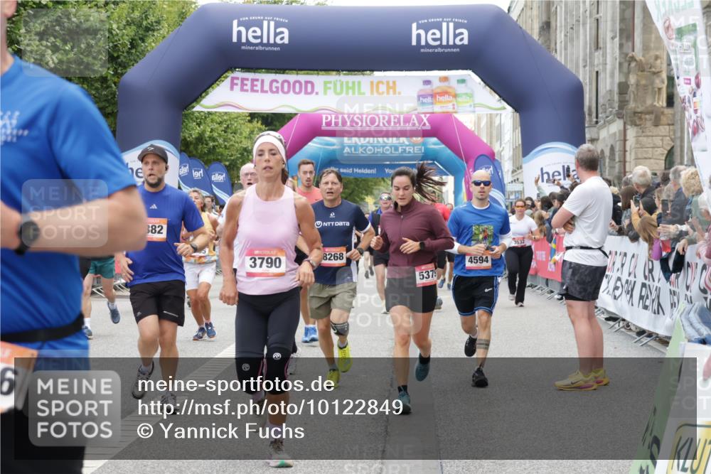 06.09.2026 - CURREX Alsterlauf Yannick Fuchs http://msf.ph/oto/10122849 06.09.2026 10:02:32 Ziel 2135, 2486, 2488, 2817, 2886, 3062, 3447, 3584, 3790, 3858, 3882, 4173, 4325, 4550, 4594, 5075, 5379, 5517, 5655, 5908, 6152, 6174, 6203, 6233, 8268, 8331 meine-sportfotos.de