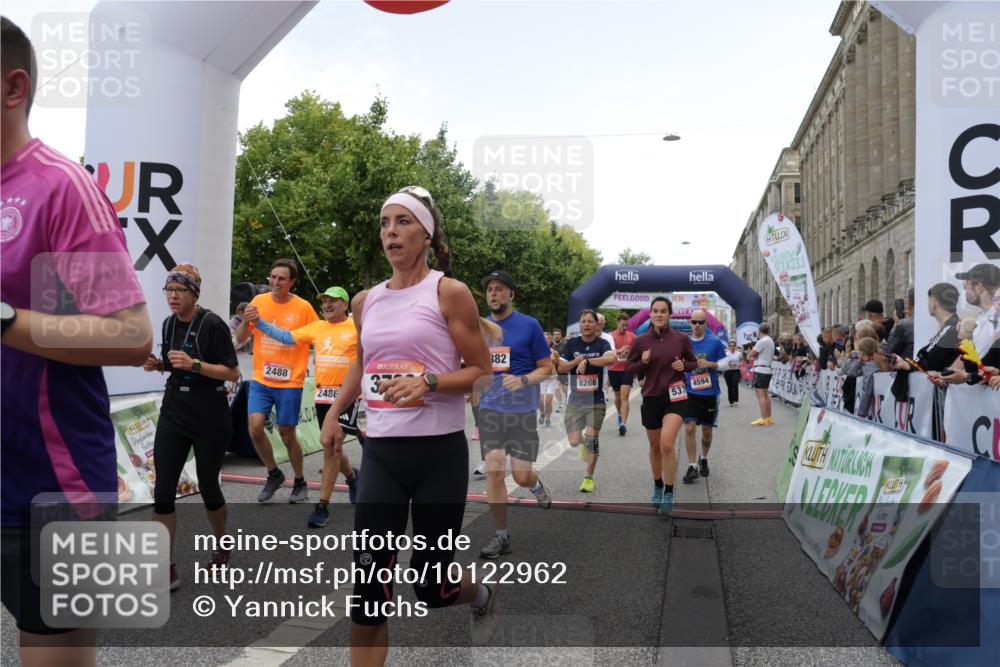 06.09.2026 - CURREX Alsterlauf Yannick Fuchs http://msf.ph/oto/10122962 06.09.2026 10:02:34 Ziel 2135, 2304, 2486, 2488, 2817, 2886, 3042, 3062, 3089, 3532, 3584, 3790, 3858, 3882, 4173, 4285, 4325, 4550, 4594, 4624, 5379, 5517, 5908, 6152, 6174, 6203, 6233, 8268, 8331 meine-sportfotos.de
