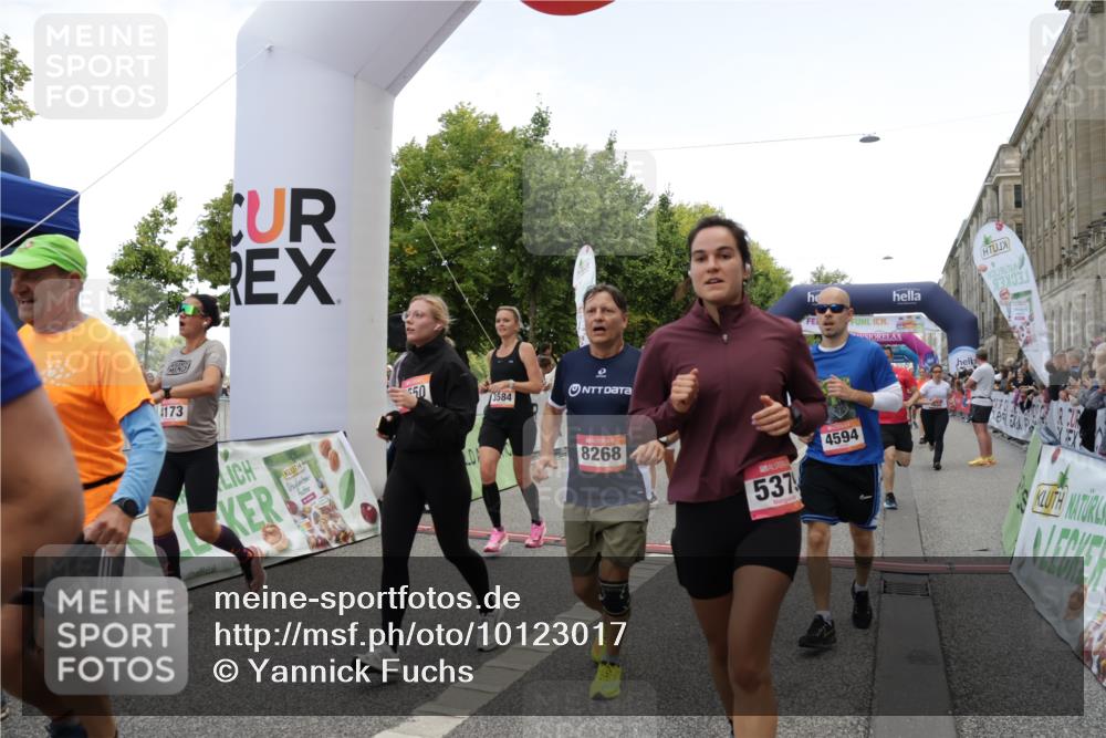 06.09.2026 - CURREX Alsterlauf Yannick Fuchs http://msf.ph/oto/10123017 06.09.2026 10:02:36 Ziel 2135, 2304, 2486, 2488, 2702, 2886, 2954, 3028, 3042, 3062, 3089, 3532, 3584, 3790, 3858, 3882, 4173, 4263, 4285, 4325, 4550, 4594, 4624, 5379, 5517, 5908, 6152, 6174, 6203, 6431, 8244, 8268, 8331 meine-sportfotos.de