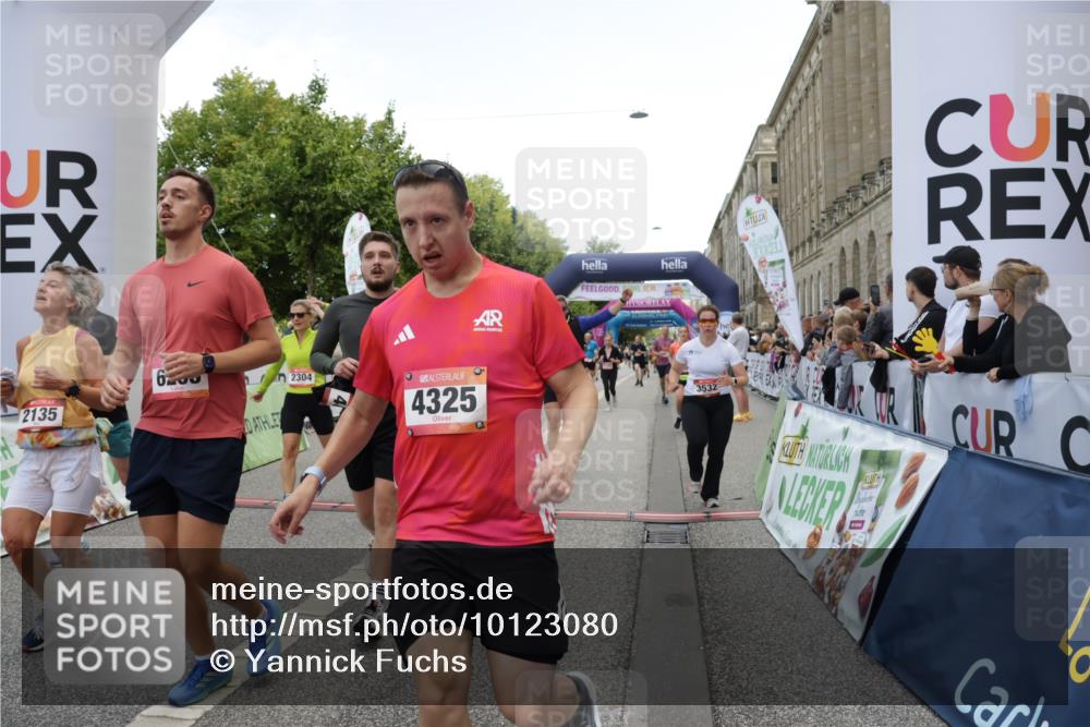 06.09.2026 - CURREX Alsterlauf Yannick Fuchs http://msf.ph/oto/10123080 06.09.2026 10:02:38 Ziel 2135, 2304, 2486, 2488, 2702, 2886, 2954, 3028, 3042, 3089, 3221, 3222, 3532, 3584, 3790, 3858, 3882, 4173, 4263, 4285, 4325, 4550, 4594, 4624, 5379, 5517, 5908, 6120, 6174, 6203, 6431, 8121, 8147, 8244, 8268, 8331 meine-sportfotos.de