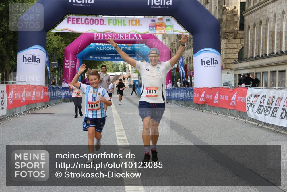 06.09.2026 - CURREX Alsterlauf Strokosch-Dieckow http://msf.ph/oto/10123085 06.09.2026 12:09:33 Ziel 1017, 1019 meine-sportfotos.de