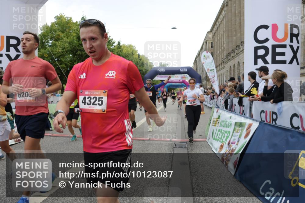 06.09.2026 - CURREX Alsterlauf Yannick Fuchs http://msf.ph/oto/10123087 06.09.2026 10:02:38 Ziel 2135, 2304, 2486, 2488, 2702, 2886, 2954, 3028, 3042, 3089, 3221, 3222, 3532, 3584, 3790, 3858, 3882, 4173, 4263, 4285, 4325, 4550, 4594, 4624, 5379, 5517, 5908, 6120, 6174, 6203, 6431, 8121, 8147, 8244, 8268, 8331 meine-sportfotos.de