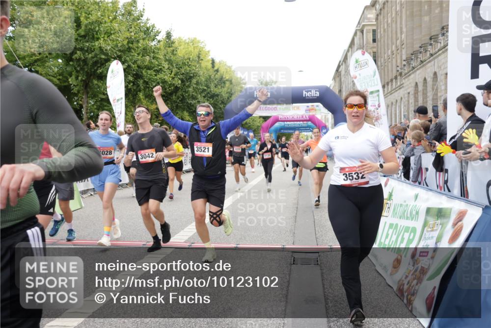 06.09.2026 - CURREX Alsterlauf Yannick Fuchs http://msf.ph/oto/10123102 06.09.2026 10:02:39 Ziel 2135, 2304, 2486, 2488, 2702, 2886, 2954, 3028, 3042, 3089, 3221, 3222, 3532, 3584, 3790, 3858, 3882, 4173, 4263, 4285, 4325, 4550, 4594, 4624, 5379, 5517, 5908, 6120, 6174, 6203, 6431, 8121, 8147, 8244, 8268, 8331 meine-sportfotos.de