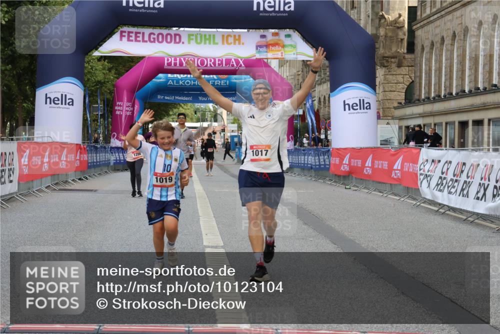 06.09.2026 - CURREX Alsterlauf Strokosch-Dieckow http://msf.ph/oto/10123104 06.09.2026 12:09:33 Ziel 1017, 1019 meine-sportfotos.de