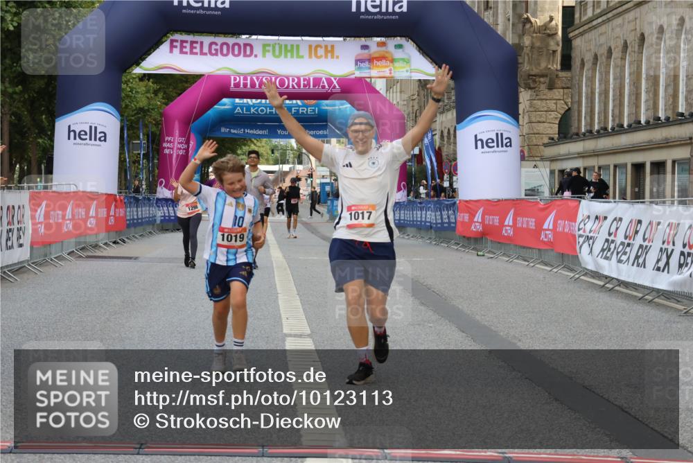 06.09.2026 - CURREX Alsterlauf Strokosch-Dieckow http://msf.ph/oto/10123113 06.09.2026 12:09:33 Ziel 1017, 1019 meine-sportfotos.de