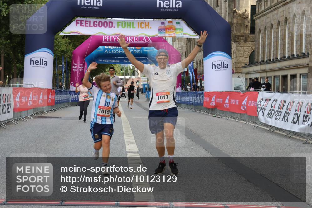 06.09.2026 - CURREX Alsterlauf Strokosch-Dieckow http://msf.ph/oto/10123129 06.09.2026 12:09:33 Ziel 1017, 1019 meine-sportfotos.de