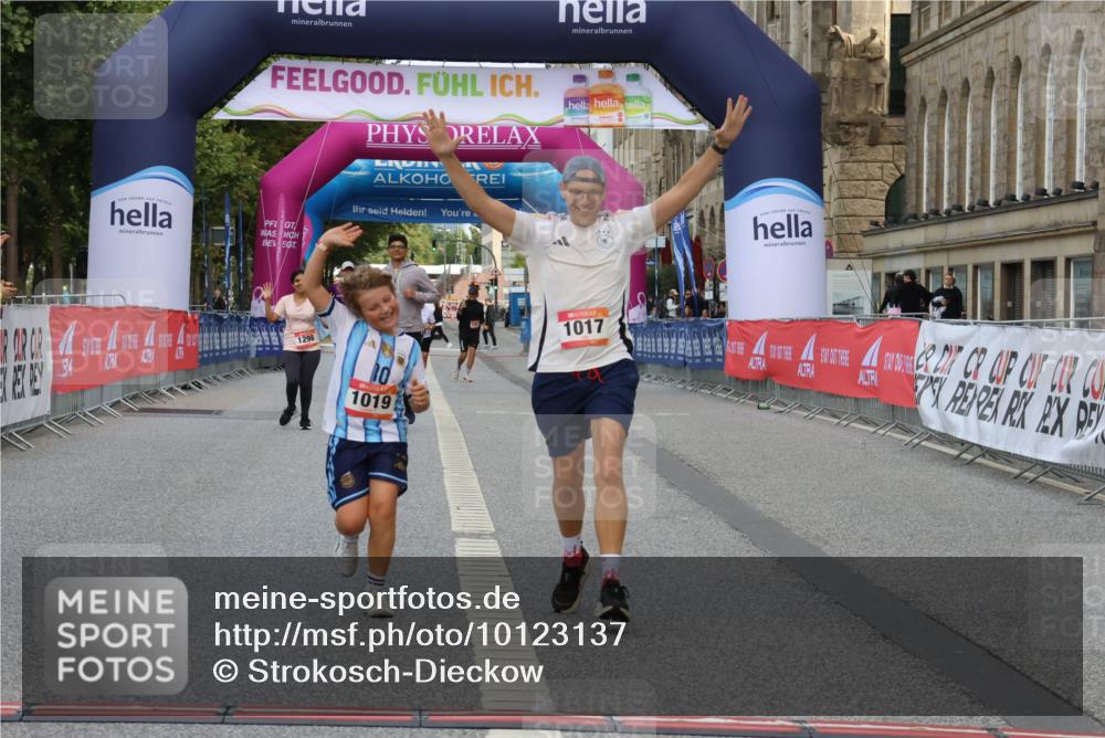 06.09.2026 - CURREX Alsterlauf Strokosch-Dieckow http://msf.ph/oto/10123137 06.09.2026 12:09:33 Ziel 1017, 1019 meine-sportfotos.de