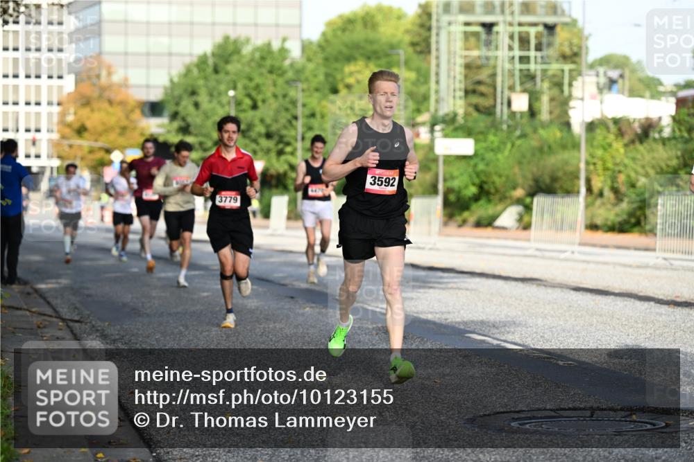 06.09.2026 - CURREX Alsterlauf Dr. Thomas Lammeyer http://msf.ph/oto/10123155 06.09.2026 09:39:08 Laufen 3779, 3592 meine-sportfotos.de