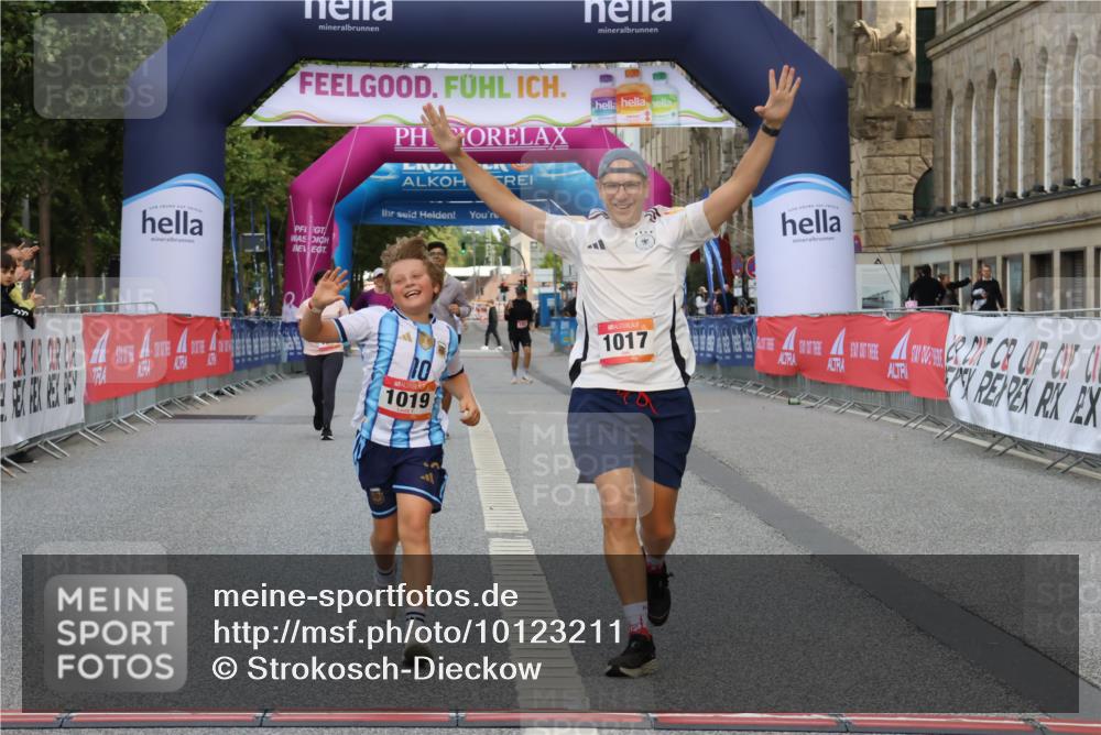 06.09.2026 - CURREX Alsterlauf Strokosch-Dieckow http://msf.ph/oto/10123211 06.09.2026 12:09:33 Ziel 1017, 1019 meine-sportfotos.de