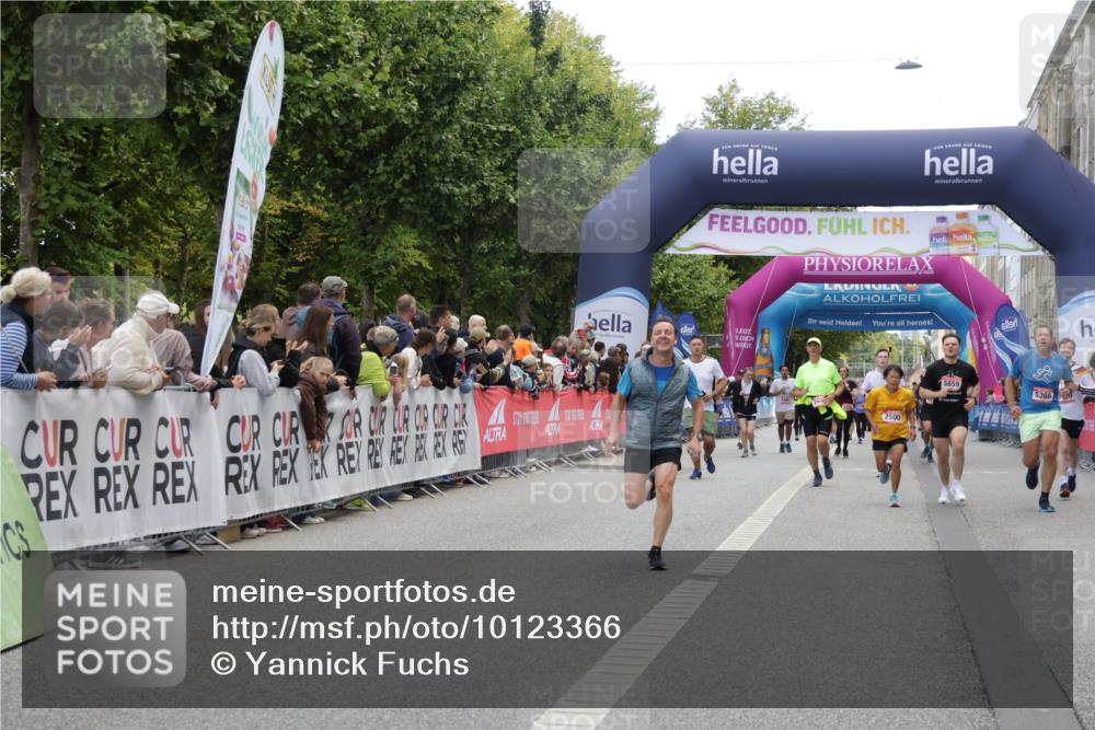06.09.2026 - CURREX Alsterlauf Yannick Fuchs http://msf.ph/oto/10123366 06.09.2026 10:02:48 Ziel 2500, 2702, 2954, 3221, 3222, 4263, 5366, 5693, 5698, 6120, 6219, 8121, 8147, 8244, 8282, 8305 meine-sportfotos.de