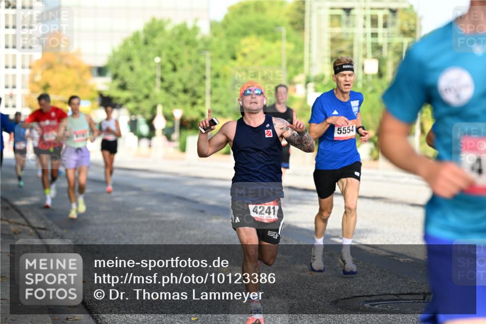 06.09.2026 - CURREX Alsterlauf Dr. Thomas Lammeyer http://msf.ph/oto/10123386 06.09.2026 09:39:33 Laufen 4241, 5554 meine-sportfotos.de