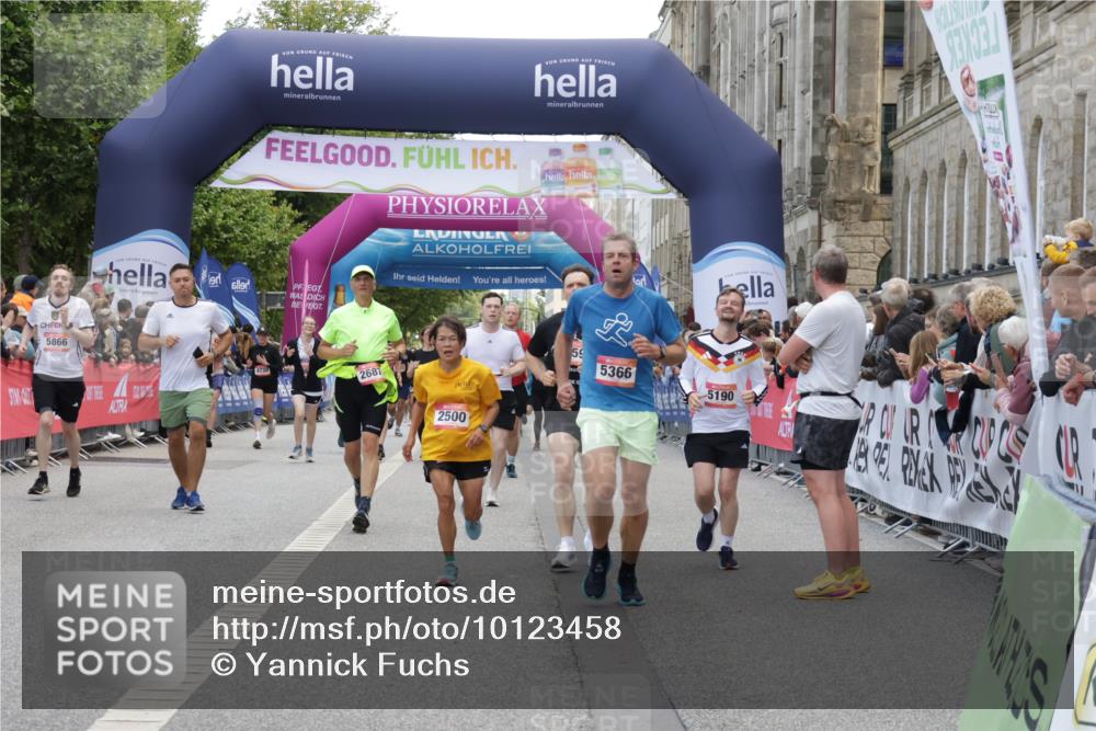 06.09.2026 - CURREX Alsterlauf Yannick Fuchs http://msf.ph/oto/10123458 06.09.2026 10:02:50 Ziel 2500, 2687, 5190, 5366, 5659, 5693, 5698, 5866, 6219, 8147, 8282, 8305 meine-sportfotos.de