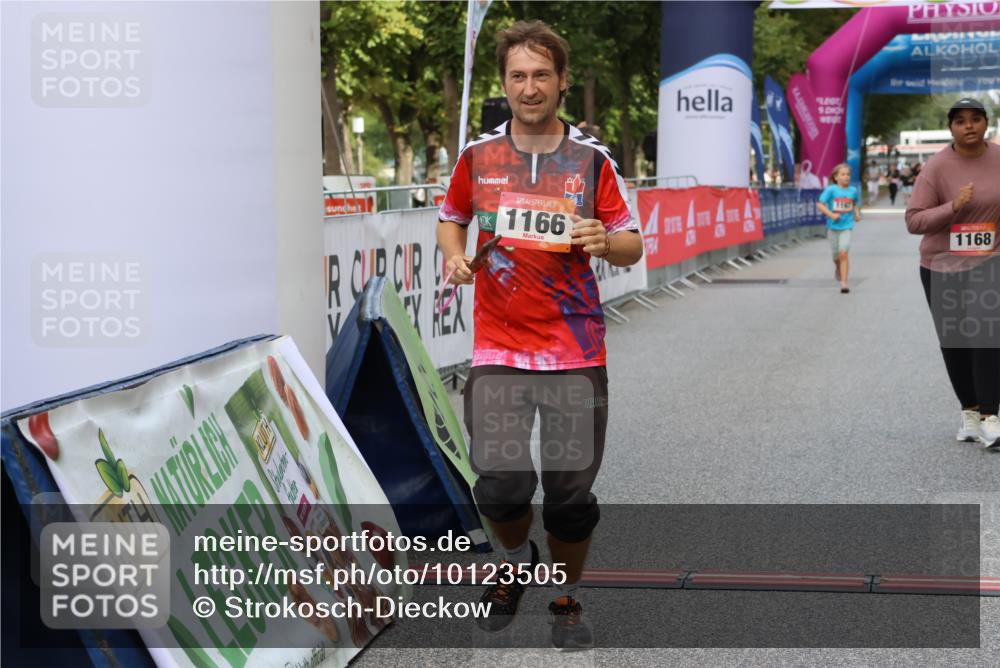 06.09.2026 - CURREX Alsterlauf Strokosch-Dieckow http://msf.ph/oto/10123505 06.09.2026 12:10:58 Ziel 1166, 1168, 1331 meine-sportfotos.de