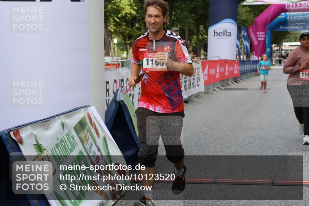 06.09.2026 - CURREX Alsterlauf Strokosch-Dieckow http://msf.ph/oto/10123520 06.09.2026 12:10:59 Ziel 1166, 1168, 1331 meine-sportfotos.de