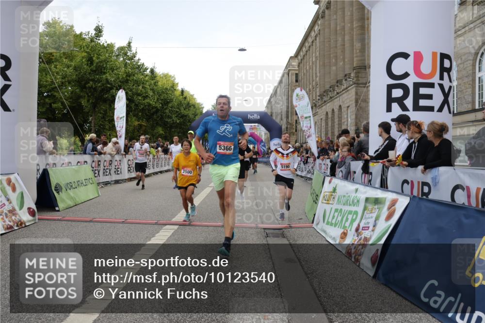 06.09.2026 - CURREX Alsterlauf Yannick Fuchs http://msf.ph/oto/10123540 06.09.2026 10:02:53 Ziel 2500, 2687, 4474, 4475, 5190, 5366, 5659, 5693, 5698, 5771, 5780, 5865, 5866, 6398, 8282 meine-sportfotos.de