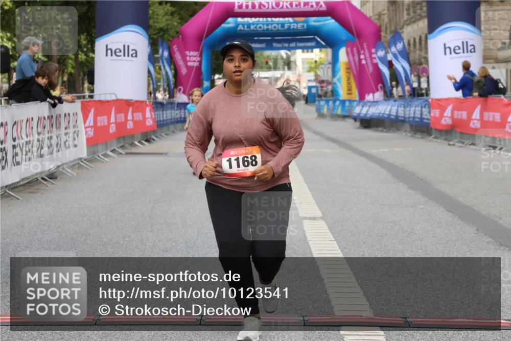 06.09.2026 - CURREX Alsterlauf Strokosch-Dieckow http://msf.ph/oto/10123541 06.09.2026 12:11:01 Ziel 1166, 1168, 1331 meine-sportfotos.de