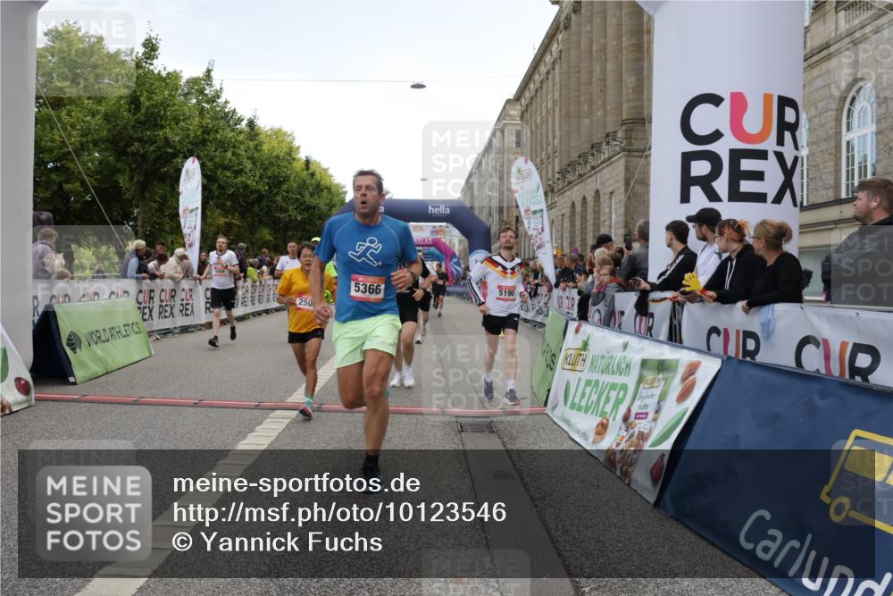 06.09.2026 - CURREX Alsterlauf Yannick Fuchs http://msf.ph/oto/10123546 06.09.2026 10:02:53 Ziel 2500, 2687, 4474, 4475, 5190, 5366, 5659, 5693, 5698, 5771, 5780, 5865, 5866, 6398, 8282 meine-sportfotos.de