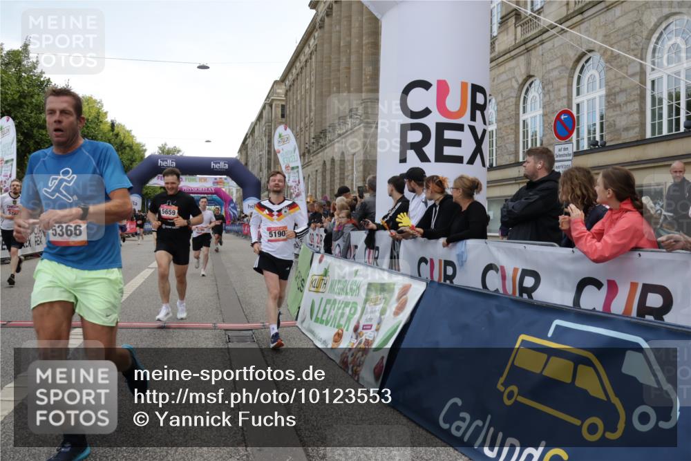06.09.2026 - CURREX Alsterlauf Yannick Fuchs http://msf.ph/oto/10123553 06.09.2026 10:02:54 Ziel 2500, 2687, 4474, 4475, 5190, 5366, 5659, 5771, 5780, 5865, 5866, 6398, 8282 meine-sportfotos.de