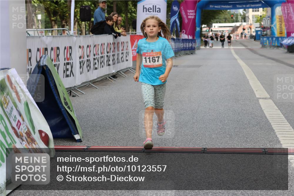 06.09.2026 - CURREX Alsterlauf Strokosch-Dieckow http://msf.ph/oto/10123557 06.09.2026 12:11:07 Ziel 1167, 1168 meine-sportfotos.de