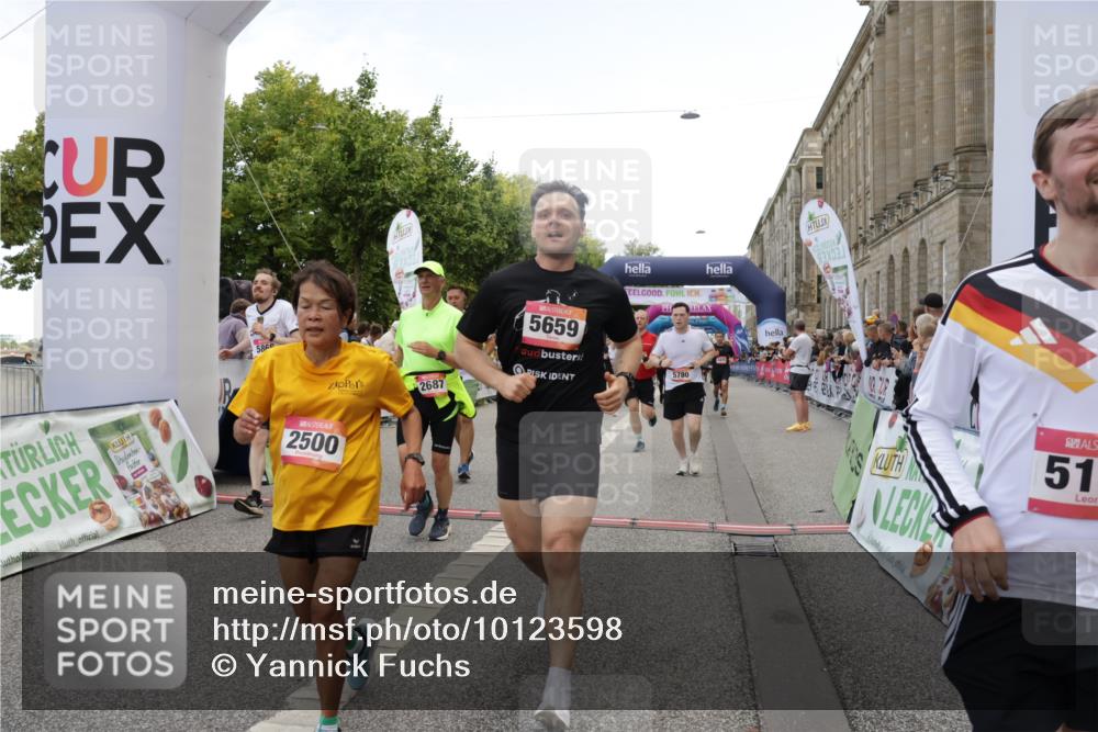 06.09.2026 - CURREX Alsterlauf Yannick Fuchs http://msf.ph/oto/10123598 06.09.2026 10:02:55 Ziel 2500, 2687, 3338, 3909, 4474, 4475, 4730, 5190, 5366, 5659, 5771, 5780, 5865, 5866, 6398, 8282 meine-sportfotos.de