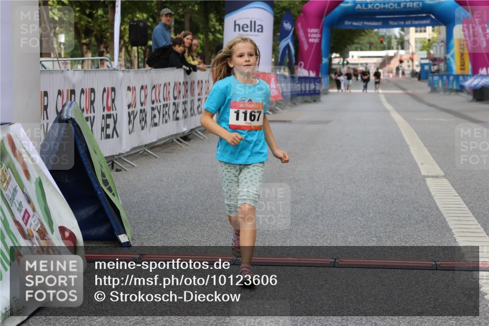 06.09.2026 - CURREX Alsterlauf Strokosch-Dieckow http://msf.ph/oto/10123606 06.09.2026 12:11:07 Ziel 1167, 1168 meine-sportfotos.de