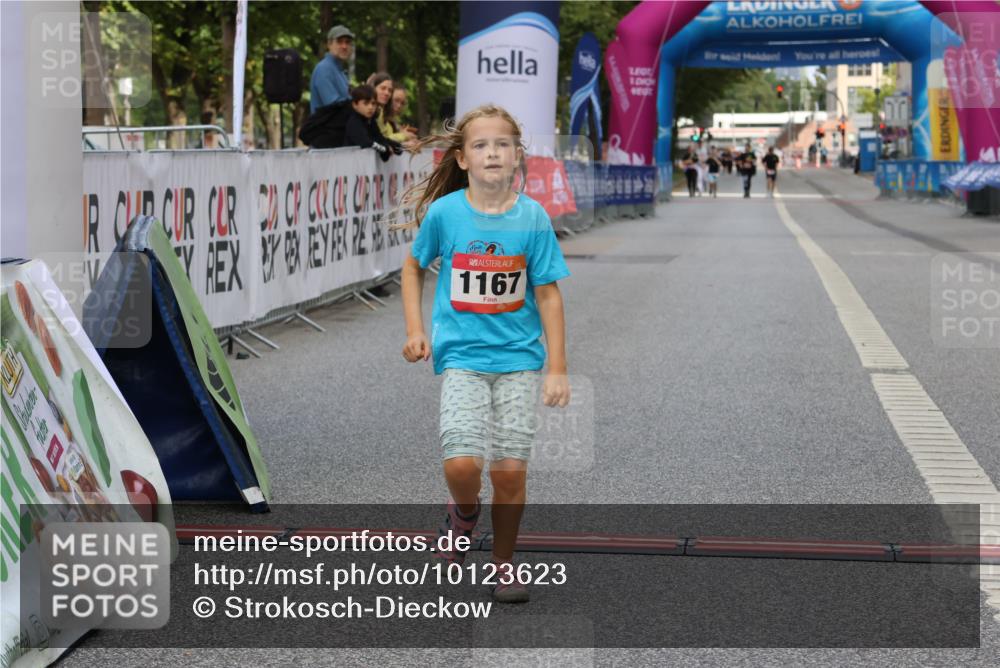 06.09.2026 - CURREX Alsterlauf Strokosch-Dieckow http://msf.ph/oto/10123623 06.09.2026 12:11:07 Ziel 1167, 1168 meine-sportfotos.de