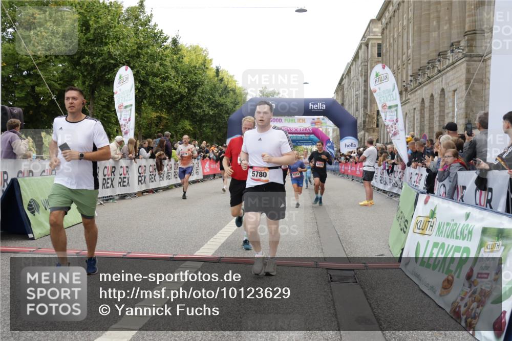 06.09.2026 - CURREX Alsterlauf Yannick Fuchs http://msf.ph/oto/10123629 06.09.2026 10:02:56 Ziel 2500, 2687, 3338, 3721, 3909, 4345, 4348, 4474, 4475, 4730, 5190, 5366, 5465, 5659, 5771, 5780, 5865, 5866, 6398, 8282 meine-sportfotos.de
