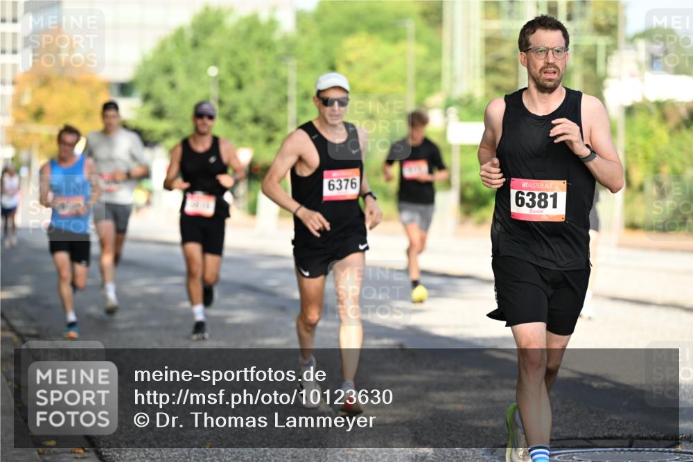 06.09.2026 - CURREX Alsterlauf Dr. Thomas Lammeyer http://msf.ph/oto/10123630 06.09.2026 09:40:02 Laufen 6376, 6381 meine-sportfotos.de