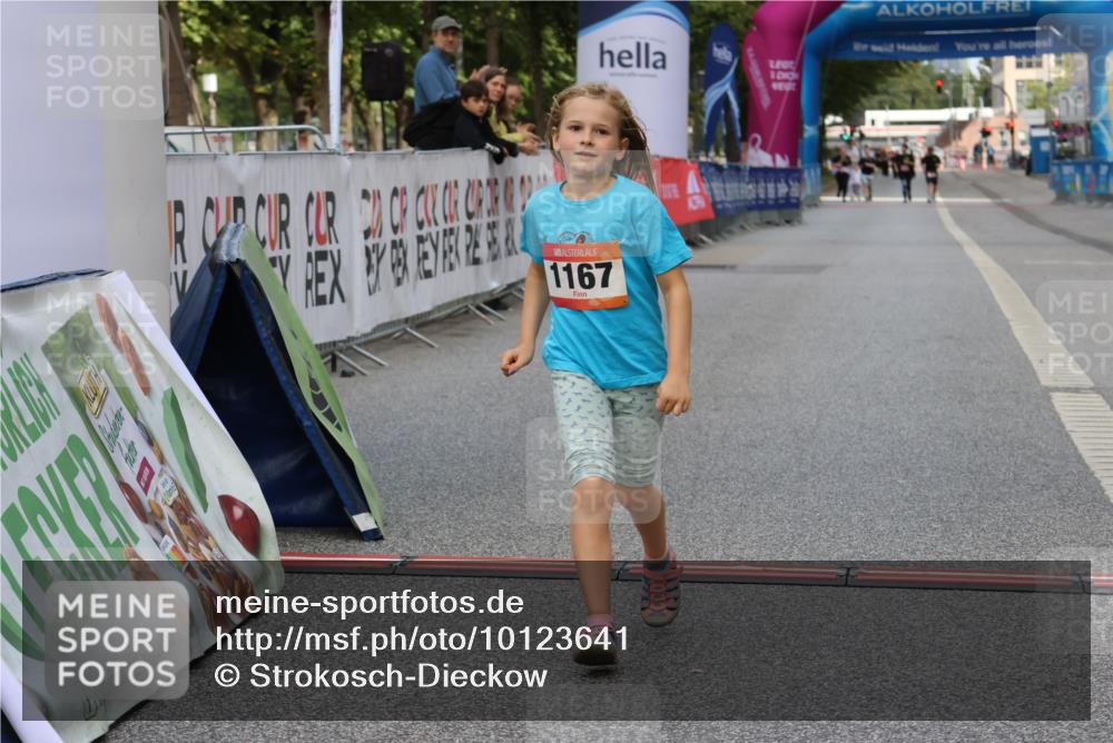 06.09.2026 - CURREX Alsterlauf Strokosch-Dieckow http://msf.ph/oto/10123641 06.09.2026 12:11:07 Ziel 1167, 1168 meine-sportfotos.de