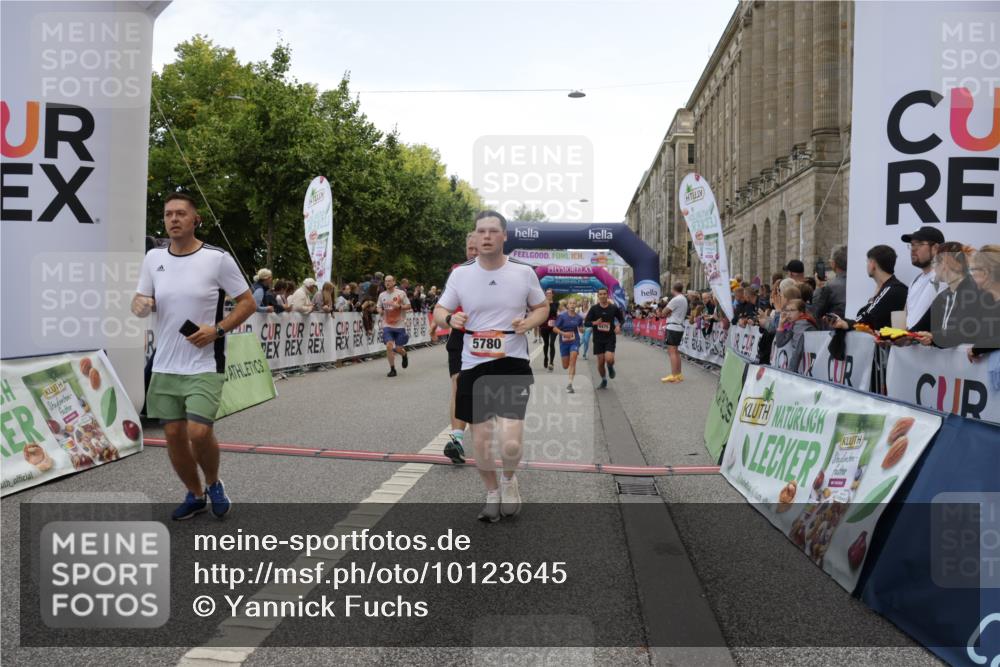 06.09.2026 - CURREX Alsterlauf Yannick Fuchs http://msf.ph/oto/10123645 06.09.2026 10:02:56 Ziel 2500, 2687, 3338, 3721, 3909, 4345, 4348, 4474, 4475, 4730, 5190, 5366, 5465, 5659, 5771, 5780, 5865, 5866, 6398, 8282 meine-sportfotos.de
