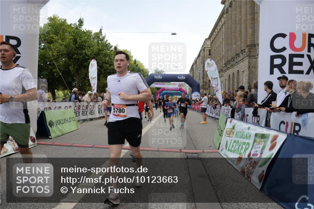 06.09.2026 - CURREX Alsterlauf Yannick Fuchs http://msf.ph/oto/10123663 06.09.2026 10:02:57 Ziel 2500, 2687, 3338, 3721, 3909, 4345, 4348, 4474, 4475, 4730, 5190, 5366, 5465, 5659, 5771, 5780, 5865, 5866, 6398, 8282 meine-sportfotos.de