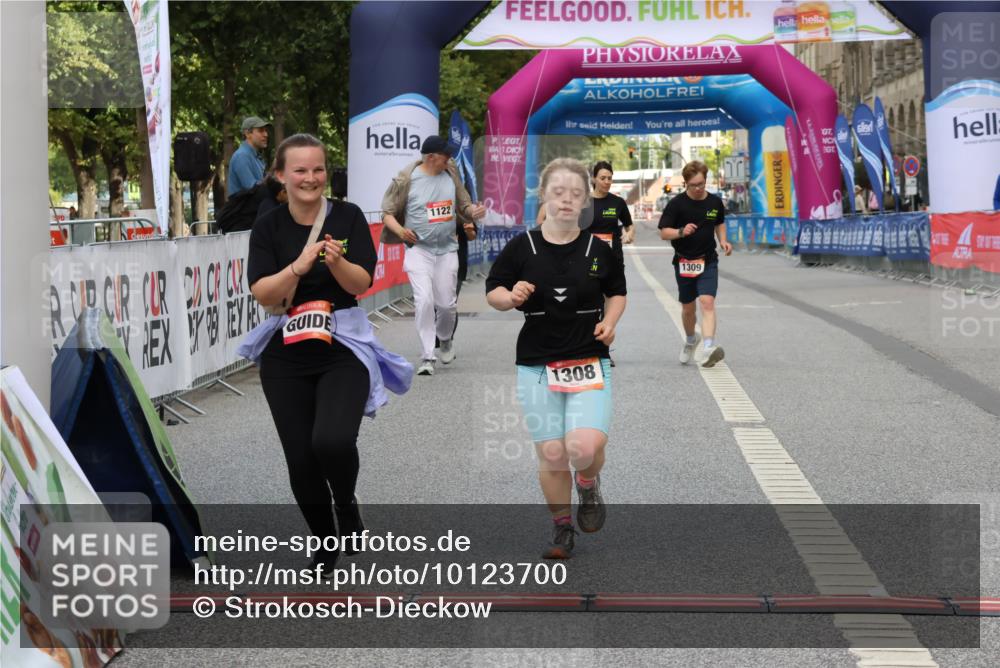 06.09.2026 - CURREX Alsterlauf Strokosch-Dieckow http://msf.ph/oto/10123700 06.09.2026 12:11:46 Ziel 1308, 1309 meine-sportfotos.de